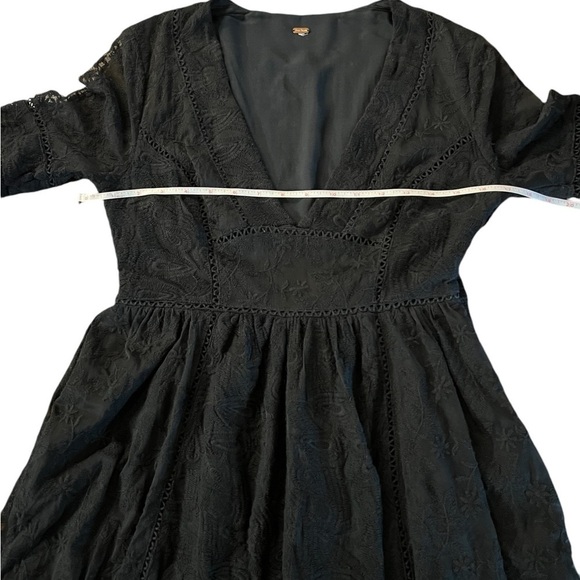 FREE PEOPLE WOMEN’S BLACK MIDI DRESS DEEP V-NECK AND LACE OVERLAY SZ MEDIUM - Picture 7 of 11